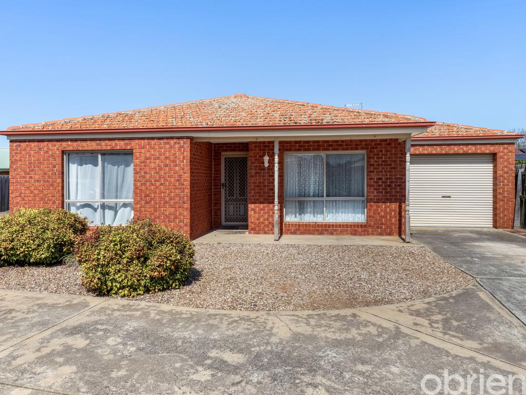 4/10 Toolern St, Melton South, VIC 3338