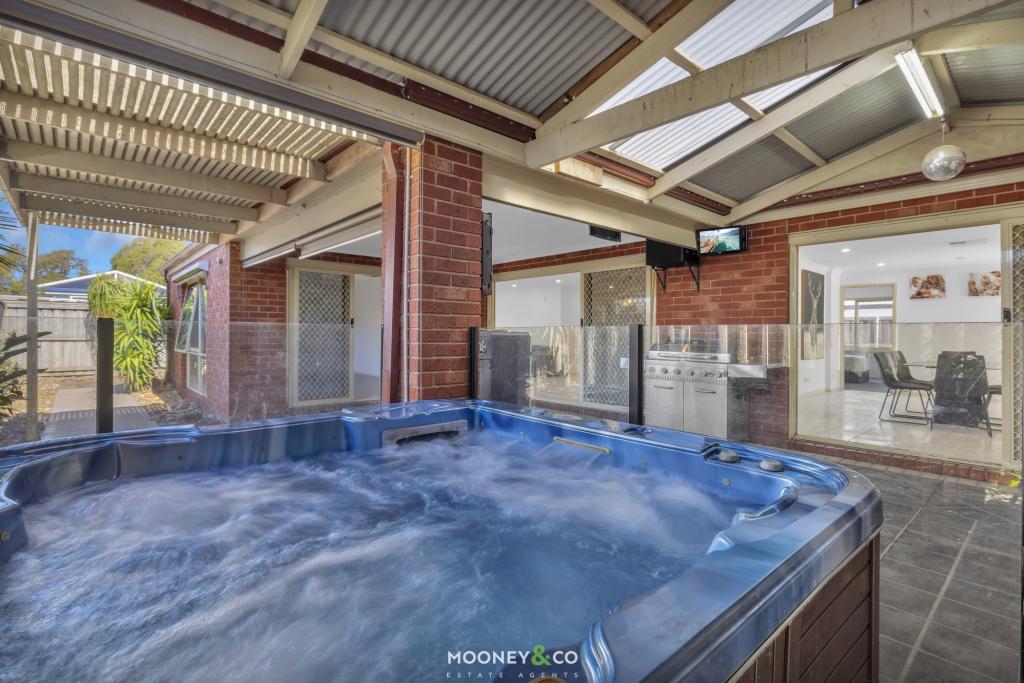 16 Dryandra Pl, Cranbourne, VIC 3977