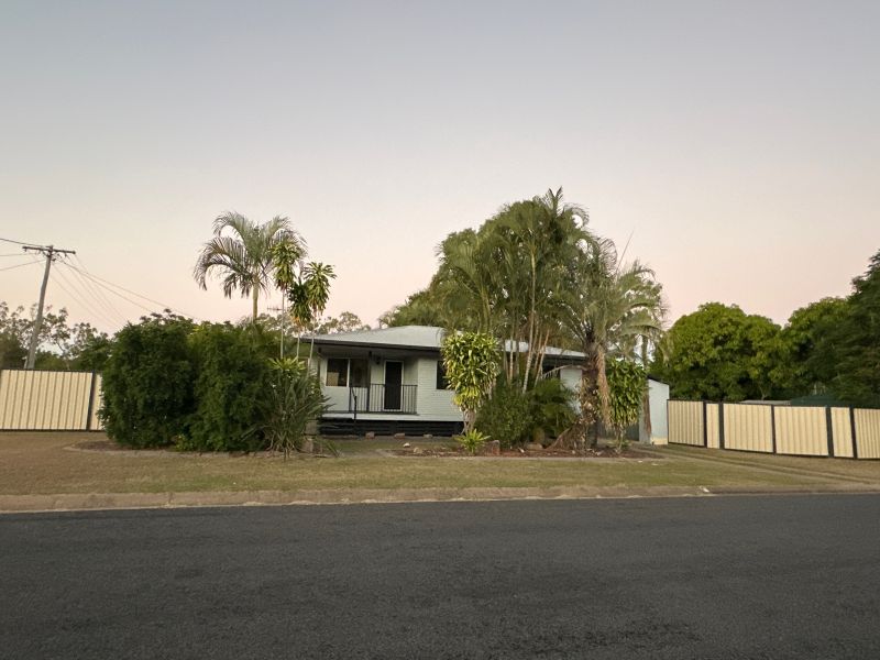 1 Cook Cres, Dysart, QLD 4745