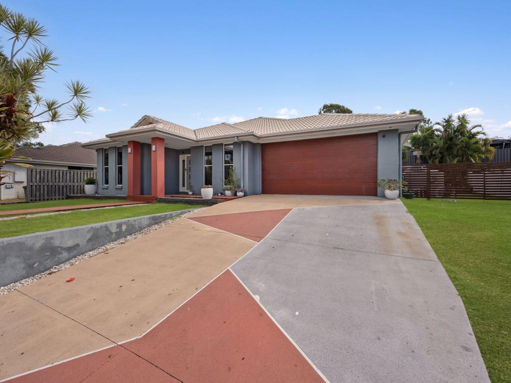 19 Quinn Cl, Augustine Heights, QLD 4300