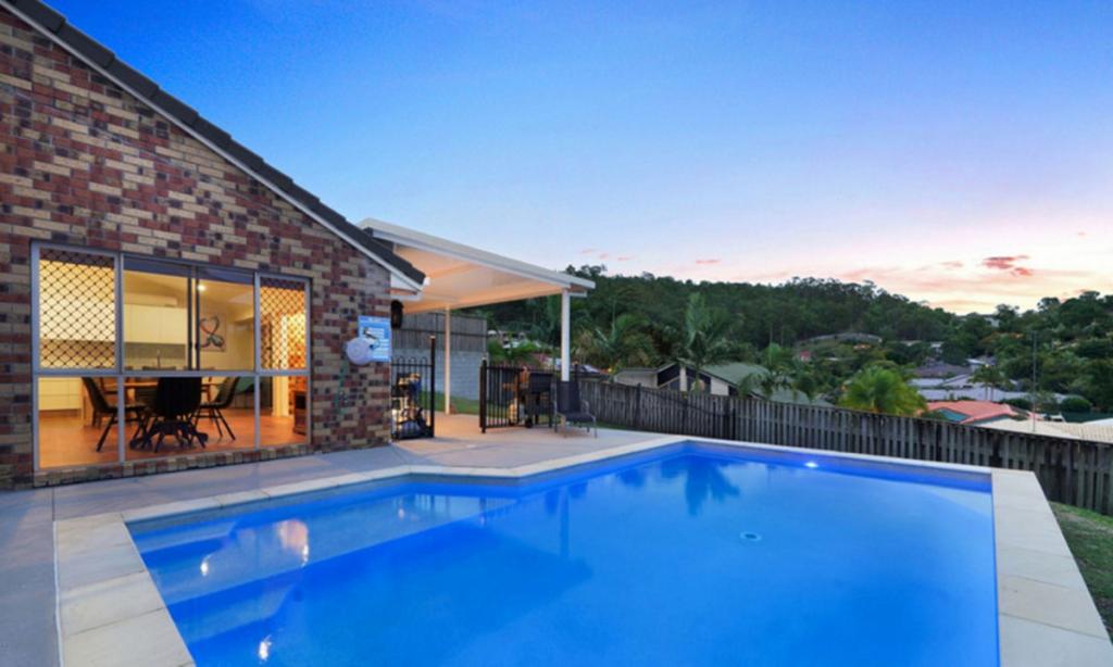 17 Papara St, Pacific Pines, QLD 4211