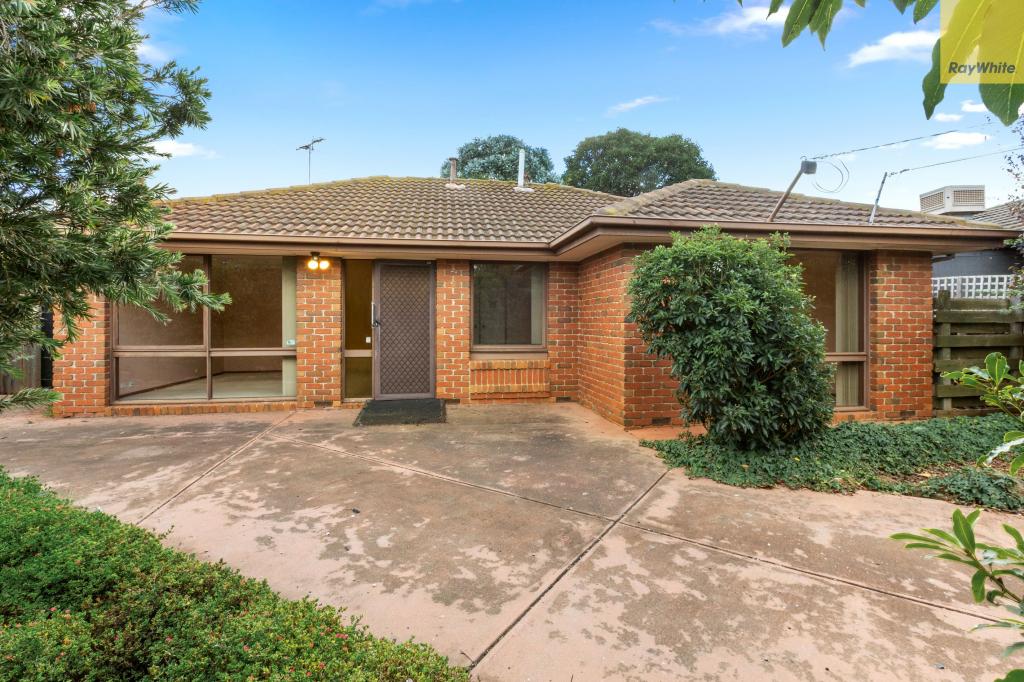 15 Sturt Rd, Melton South, VIC 3338