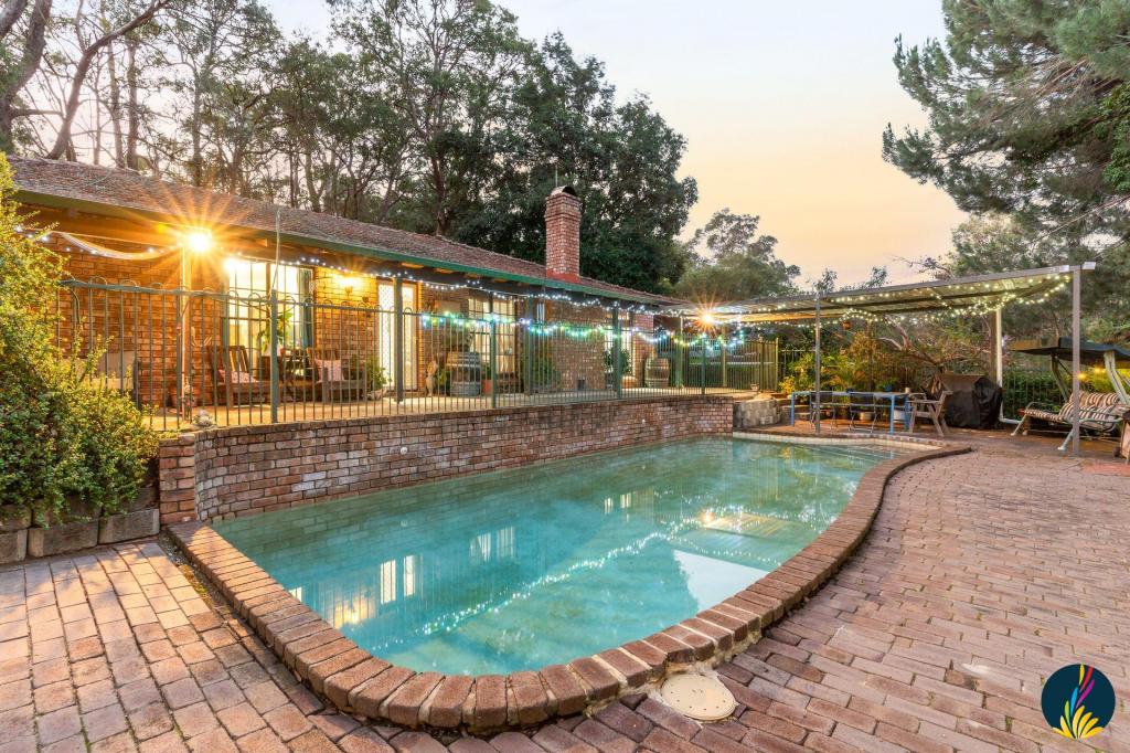 20 Croyden Rd, Roleystone, WA 6111