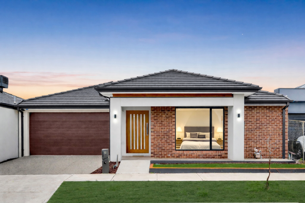 12 SCOTTY RD, DEANSIDE, VIC 3336