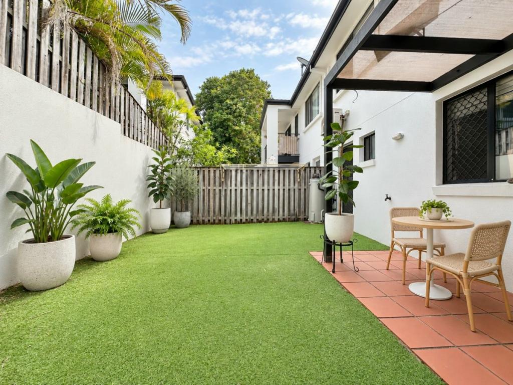 18 Bourton Rd, Merrimac, QLD 4226