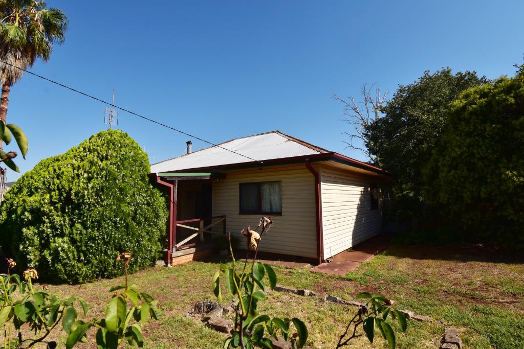 16 Dibbs St, Wellington, NSW 2820