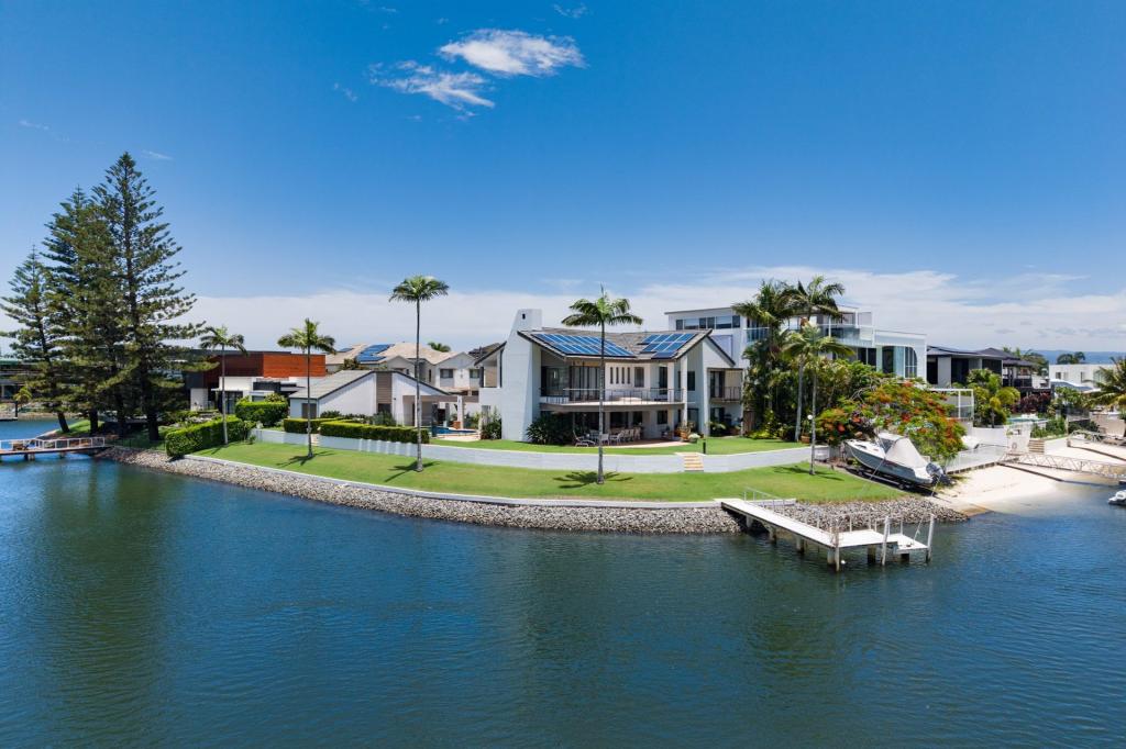 2 Beverley Cres, Broadbeach Waters, QLD 4218