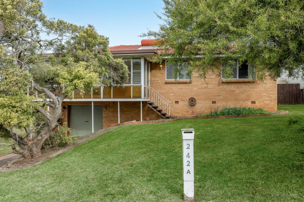 242A NORTH ST, ROCKVILLE, QLD 4350