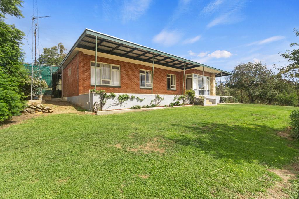 6 Bindarrah Rd, Clare, SA 5453