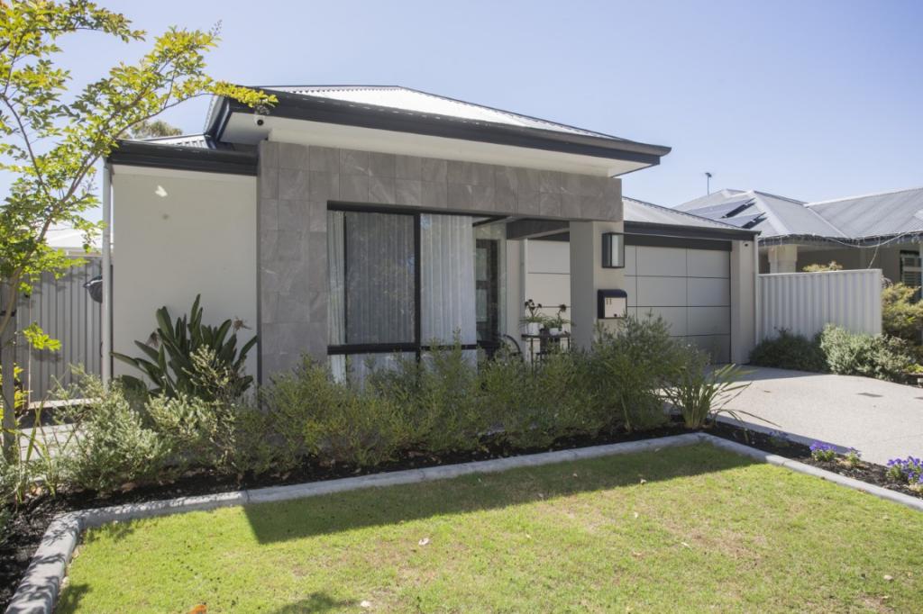 11 Larapinta Pkwy, Wanneroo, WA 6065