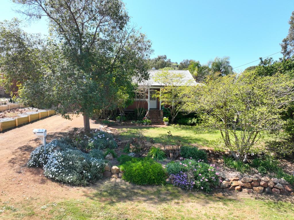16 Wilson St, Toodyay, WA 6566