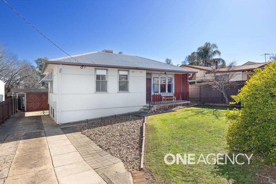 10 Spooner Ave, Mount Austin, NSW 2650