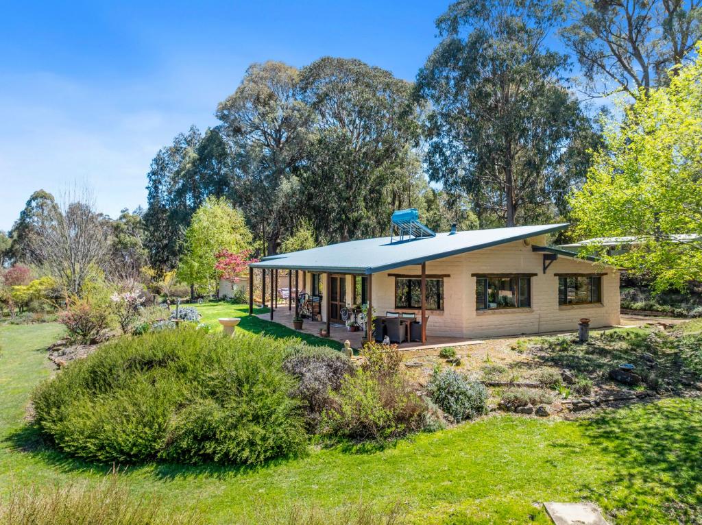 64 Bromfield Dr, Tolmie, VIC 3723