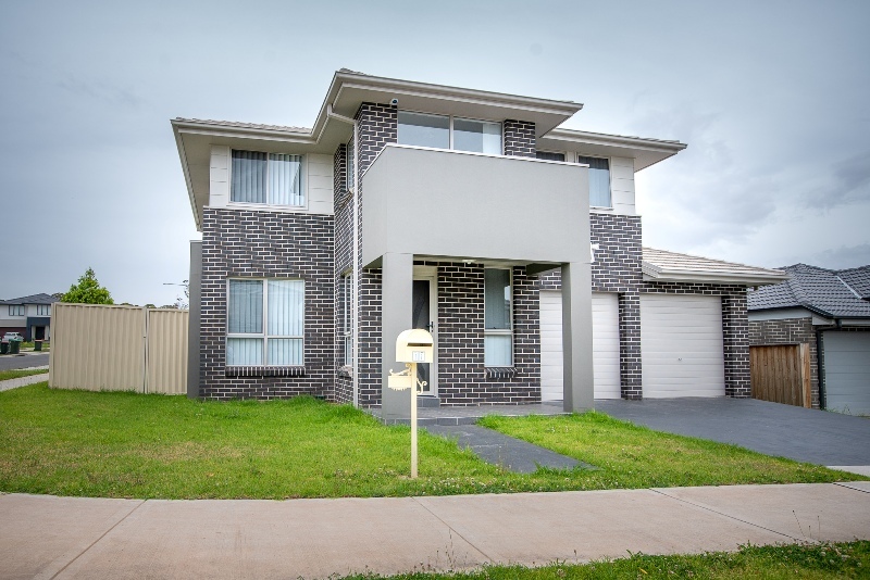 11 GALLIPOLI DR, EDMONDSON PARK, NSW 2174