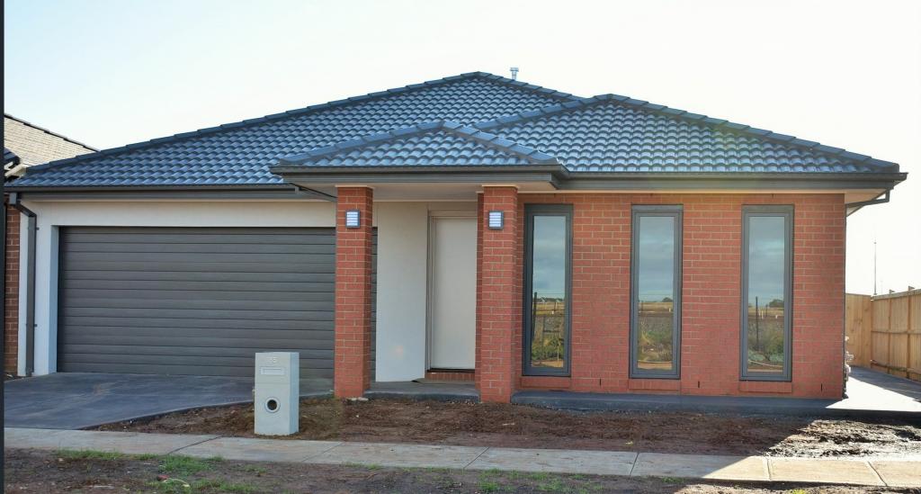 85 Bingham Cct, Thornhill Park, VIC 3335
