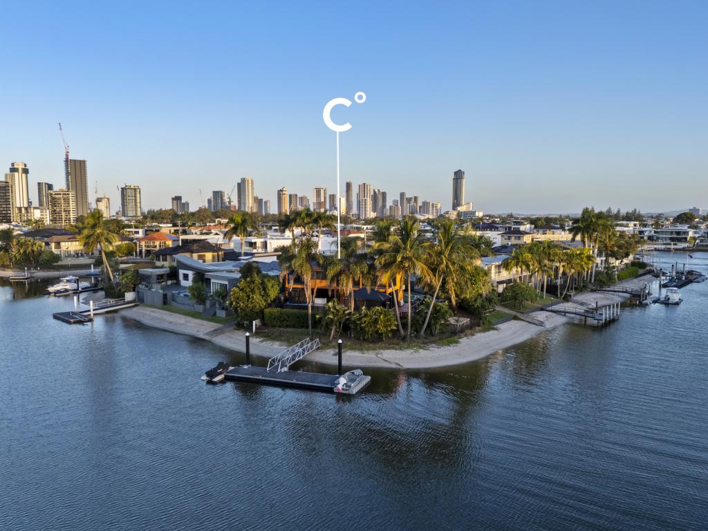 138 Amalfi Dr, Isle Of Capri, QLD 4217