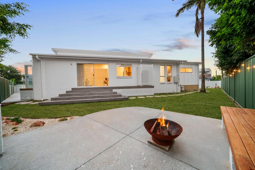 21 Yoorana Pl, Broadbeach Waters, QLD 4218