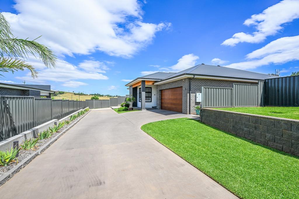 21 Hydrangea Ave, Parkes, NSW 2870