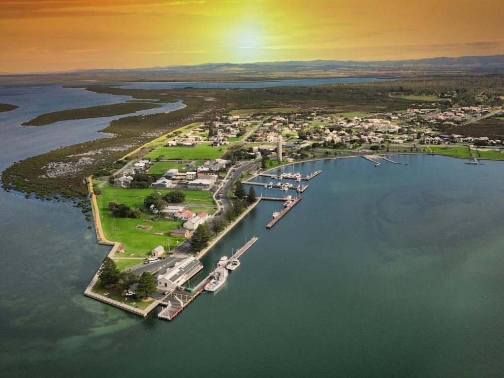 15 Lawrence St, Port Albert, VIC 3971