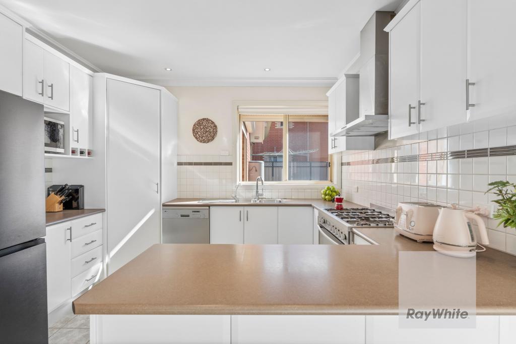 2 Leichardt Cres, Reservoir, VIC 3073