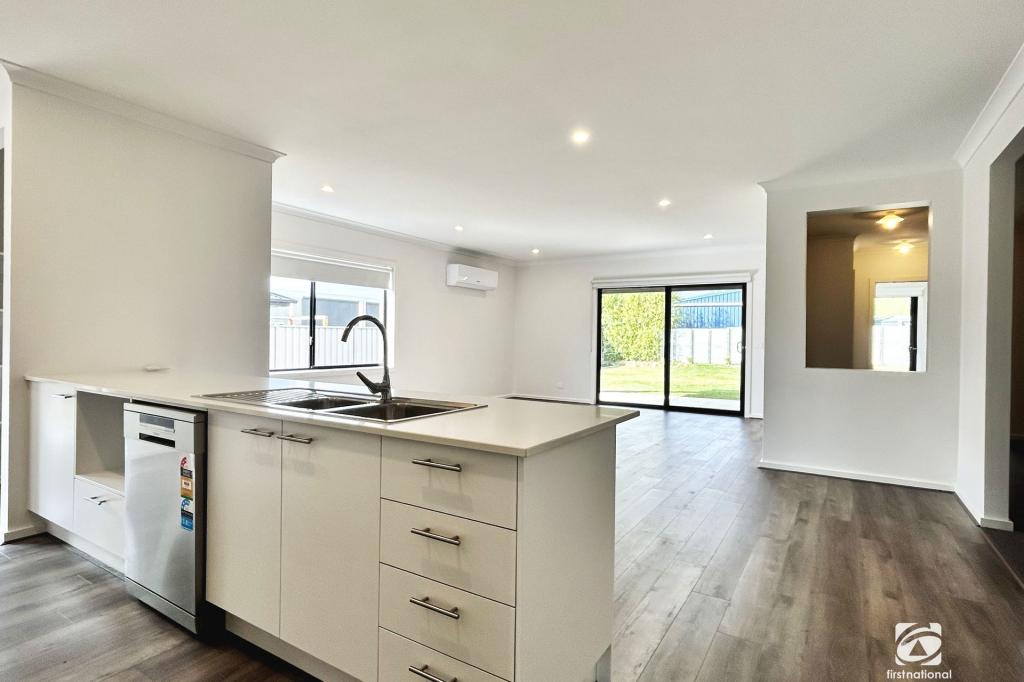 6 DYIRRA CH, SWAN REACH, VIC 3903