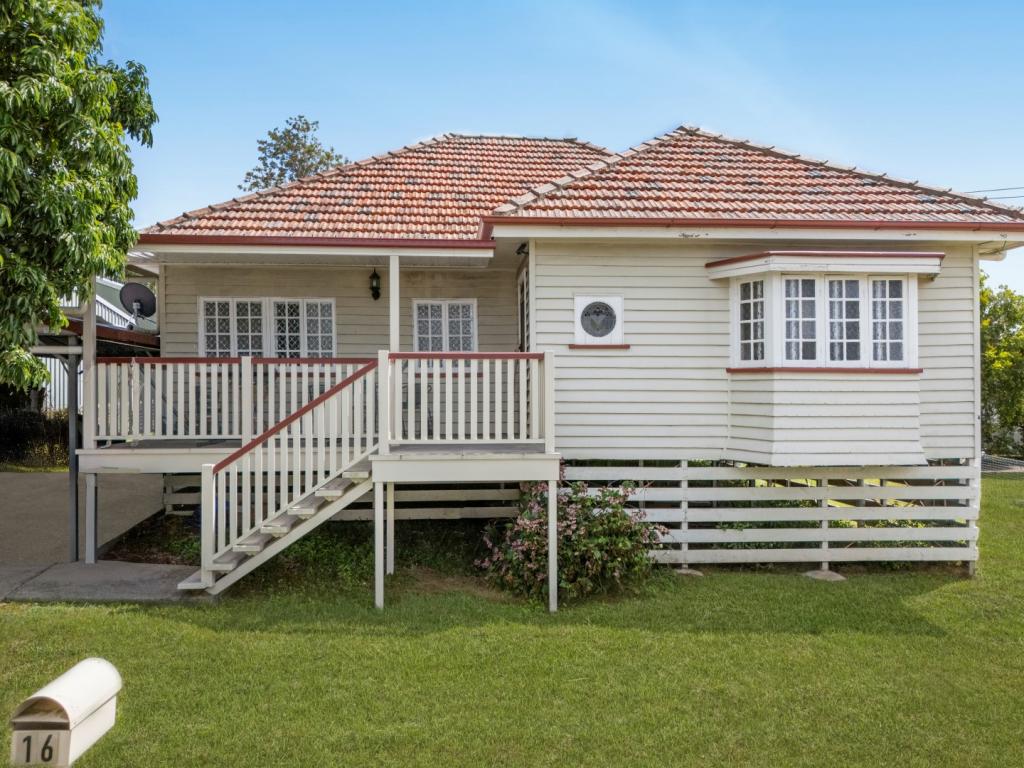 16 Kitchener St, Booval, QLD 4304