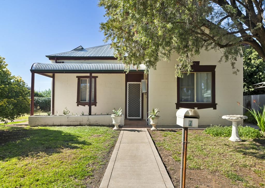 7 Third Ave S, Narromine, NSW 2821