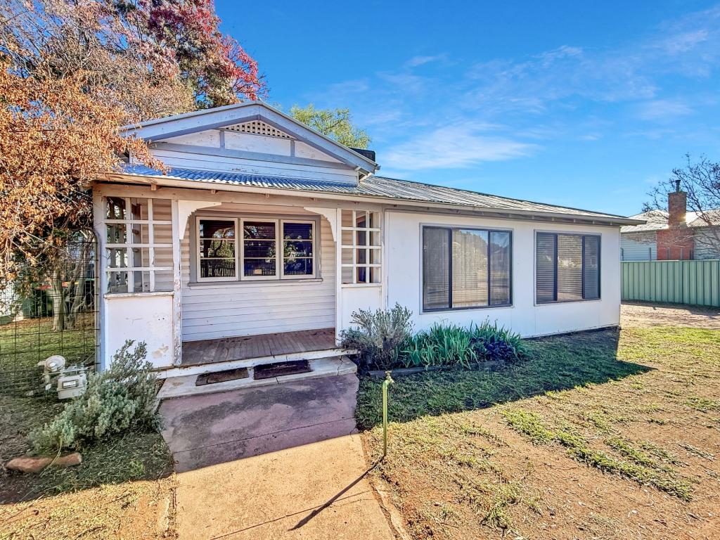 17 Cedar St, Leeton, NSW 2705