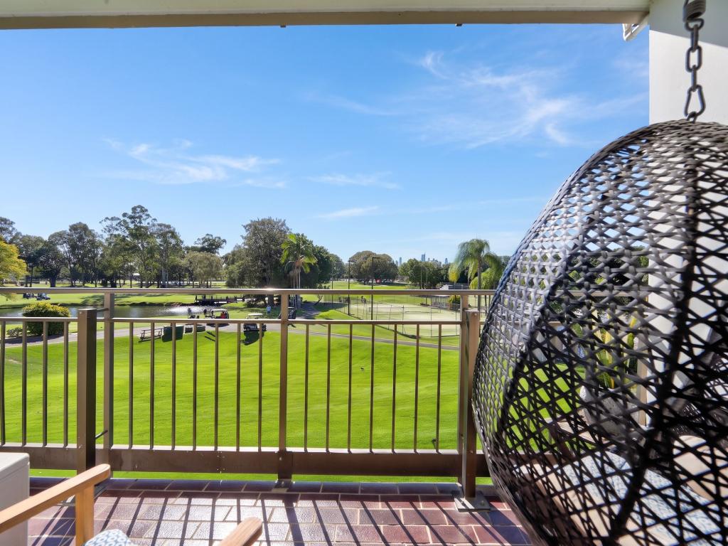 10/11 Fairway Dr, Clear Island Waters, QLD 4226