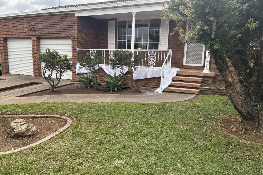 7 Myndee Ave, Hillvue, NSW 2340