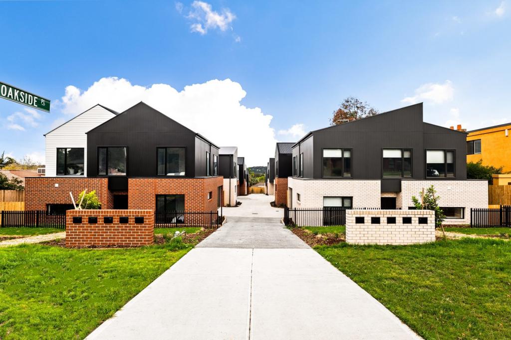4 Oakside Pl, Berwick, VIC 3806