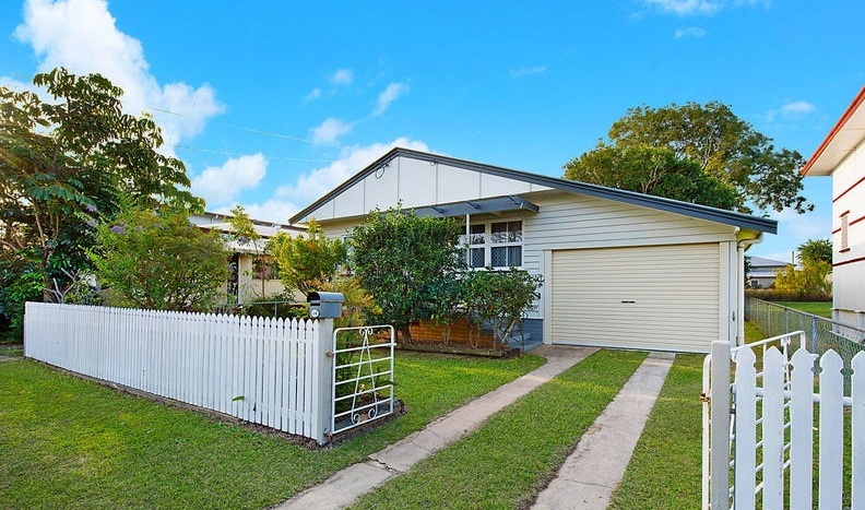 44 Arthur St, Woody Point, QLD 4019