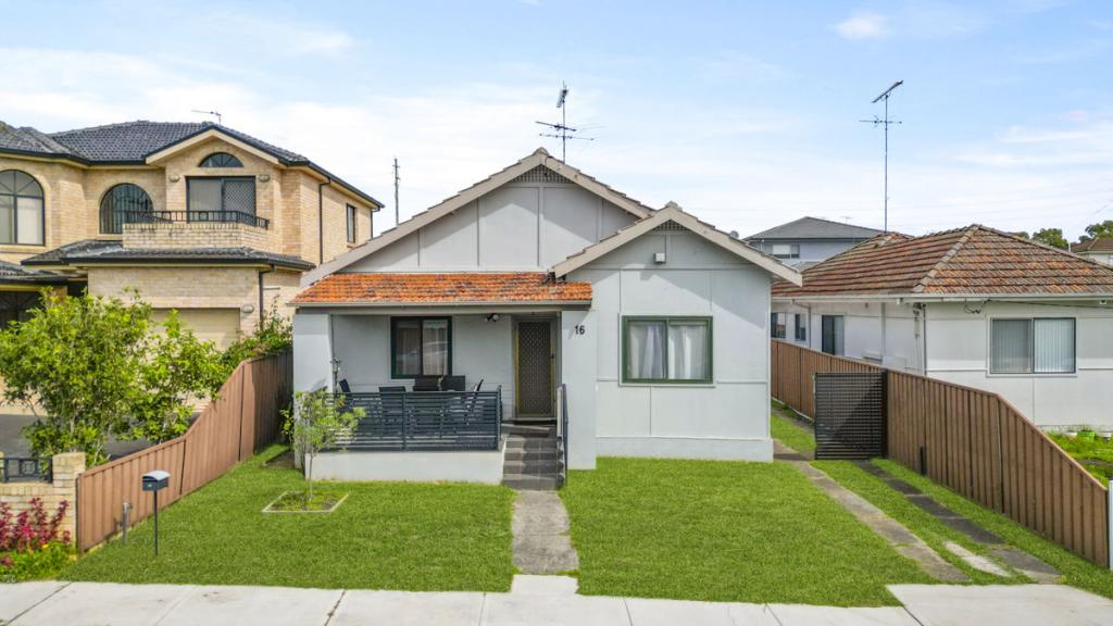 16 Warialda St, Merrylands West, NSW 2160