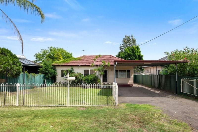 9 & 9a Waminda Ave, Campbelltown, NSW 2560