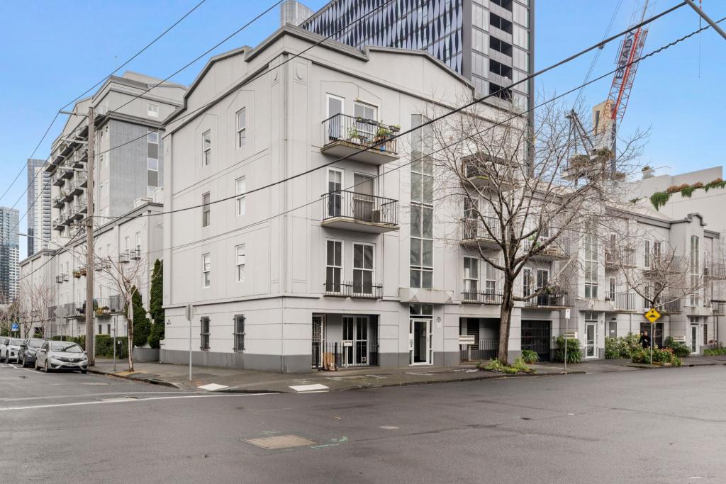 32 MILES ST, SOUTHBANK, VIC 3006