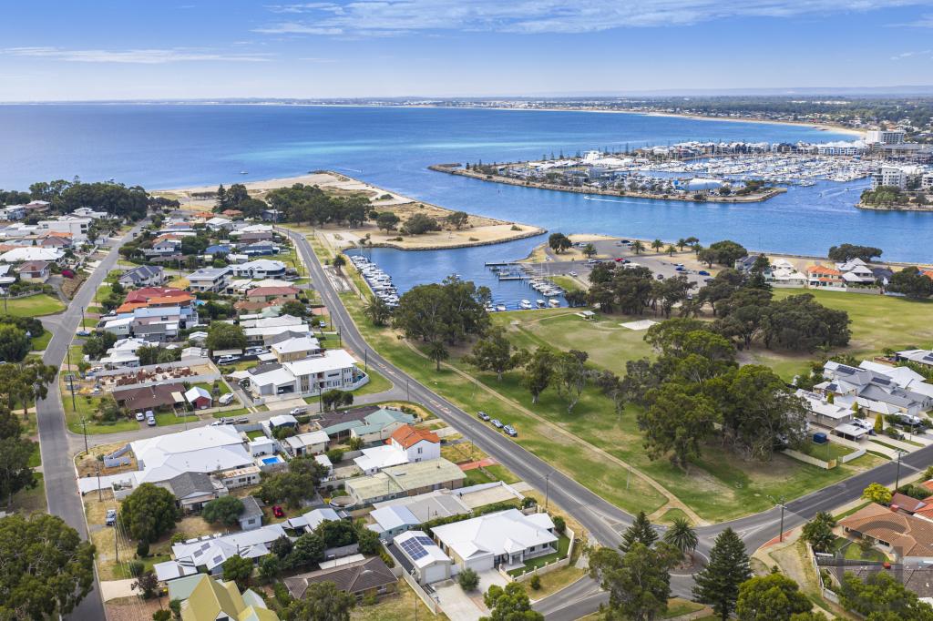 76 Mary St, Halls Head, WA 6210