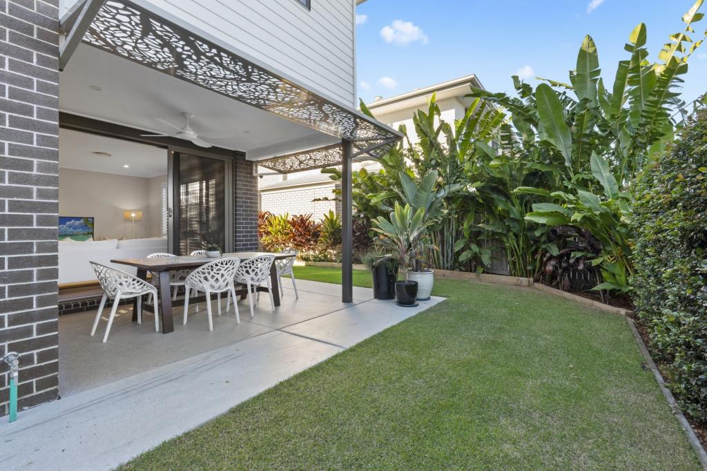 60 Greenview Cct, Arundel, QLD 4214