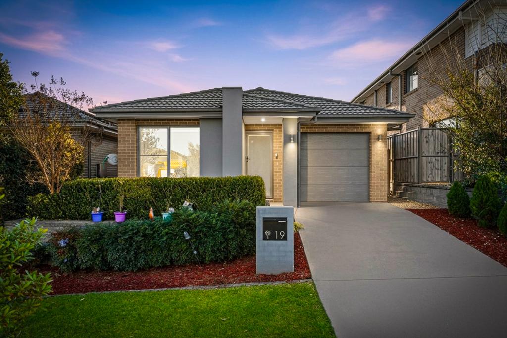 19 EPSILON ST, BOX HILL, NSW 2765