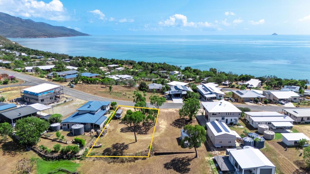 34 Blackcurrant Dr, Hideaway Bay, QLD 4800