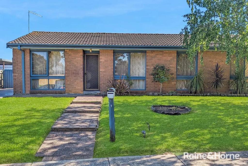 7 Gillespie Ct, Cranbourne North, VIC 3977