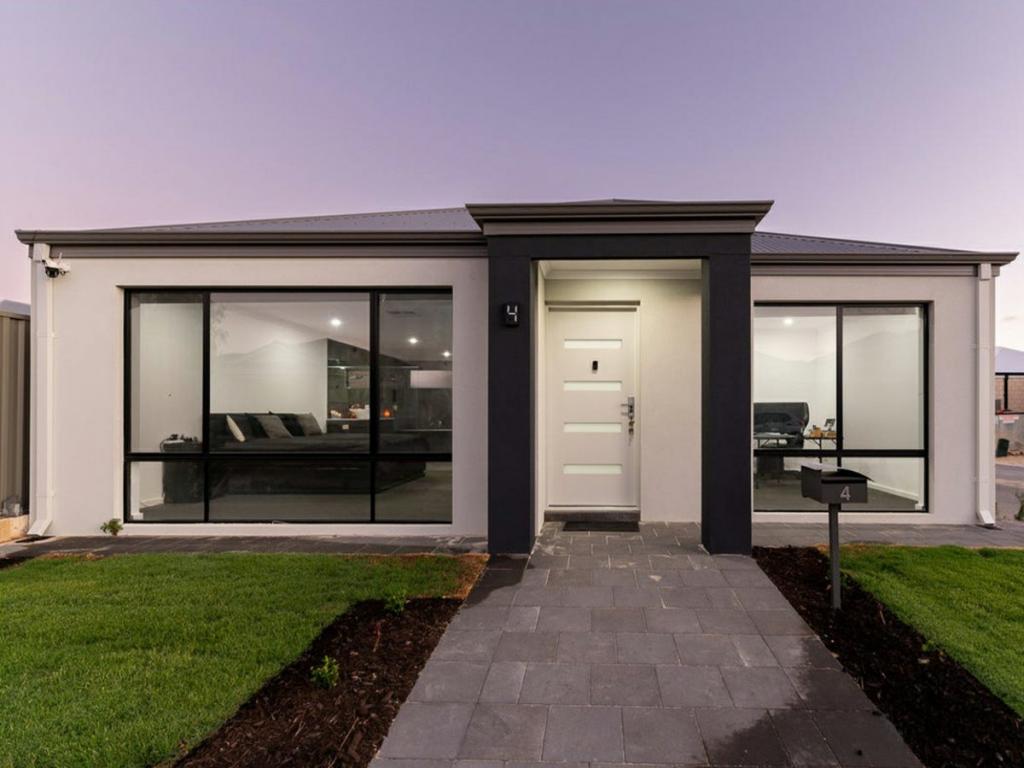 4 Charleston Rd, Eglinton, WA 6034