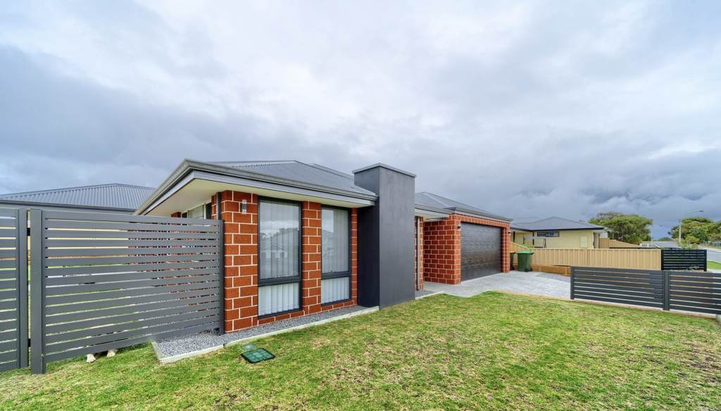 17 Hayward Crst, Yakamia, WA 6330