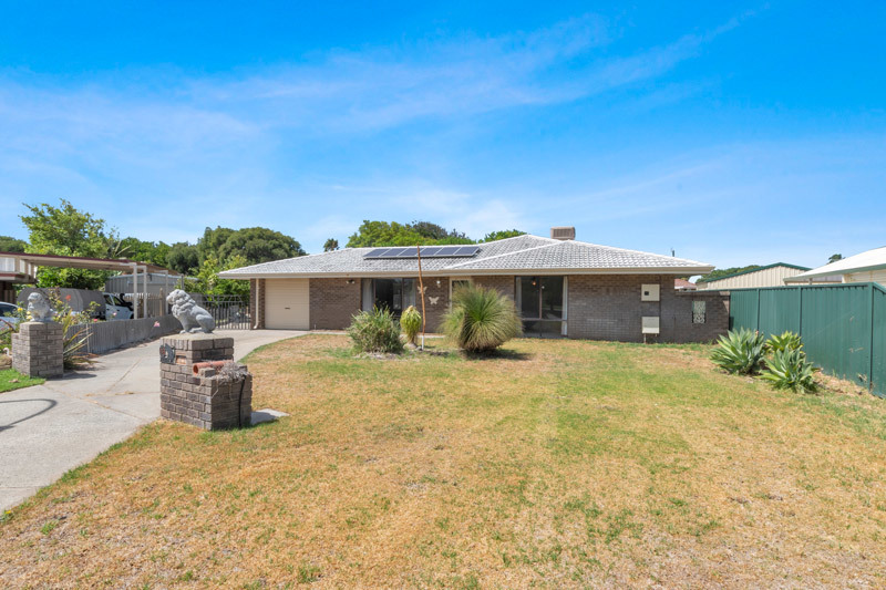 13 Jaugle Pl, Waikiki, WA 6169