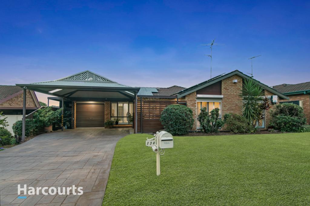 134 Pine Creek Cct, St Clair, NSW 2759