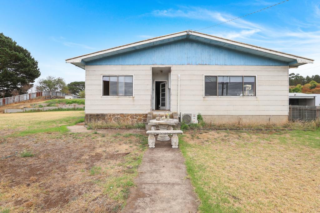 37 Glenormiston Rd, Noorat, VIC 3265