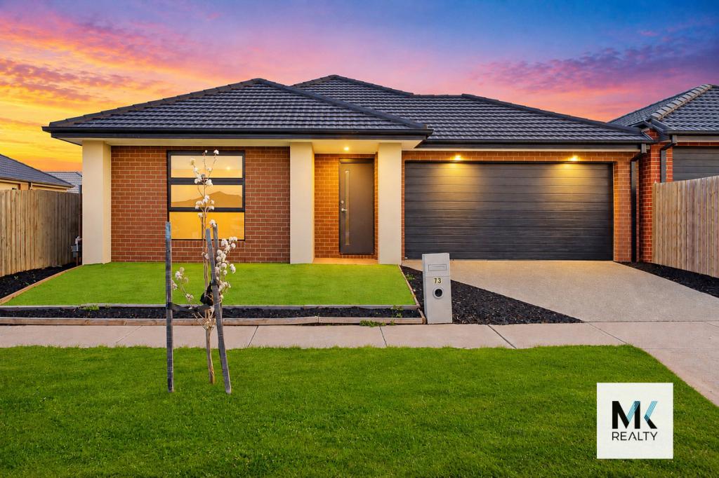 73 Toolern Waters Dr, Weir Views, VIC 3338