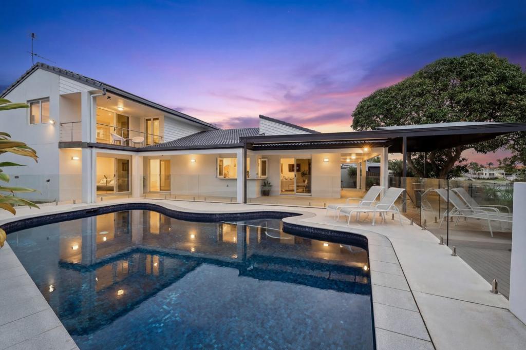 4 Aran Ct, Bundall, QLD 4217