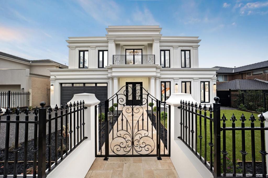 33 Cambrian Cres, Wheelers Hill, VIC 3150
