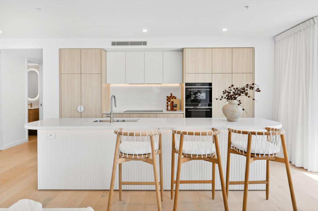 601/61 Old Burleigh Rd, Surfers Paradise, QLD 4217