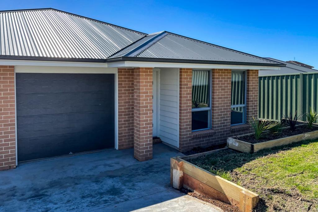 19 Adele Cl, Nowra, NSW 2541